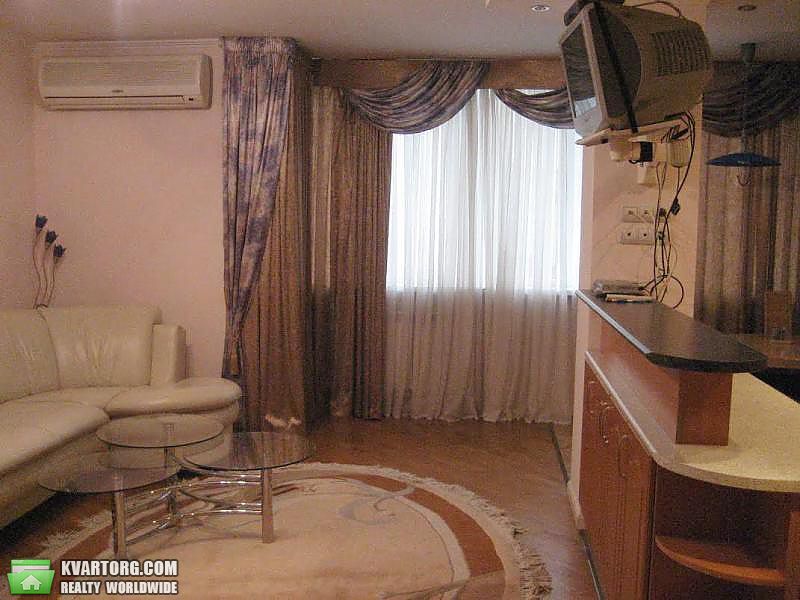 Rent out 2-room apartment. Киев,  Михайловская — photo 1