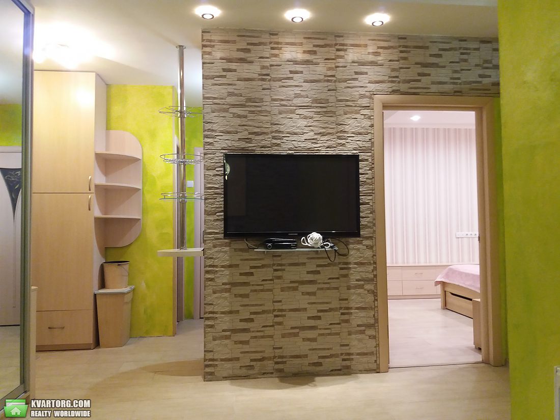 Rent out 2-room apartment. Киев,  Вильямса — photo 1