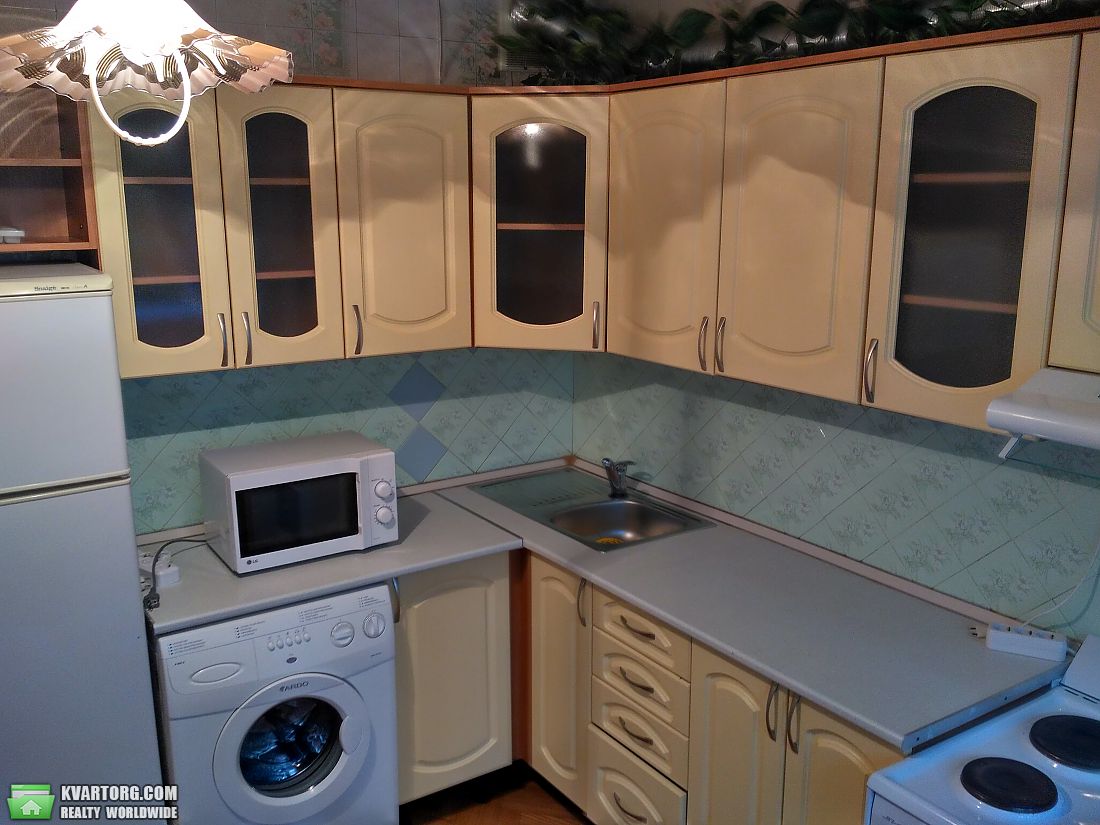 Rent out 3-room apartment. Киев,  Симиренко — photo 1