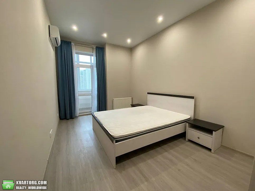 Rent out 2-room apartment. Киев, Коновальца — photo 6