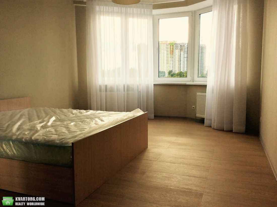 Rent out 3-room apartment. Киев,  Лебедева-Кумача — photo 4