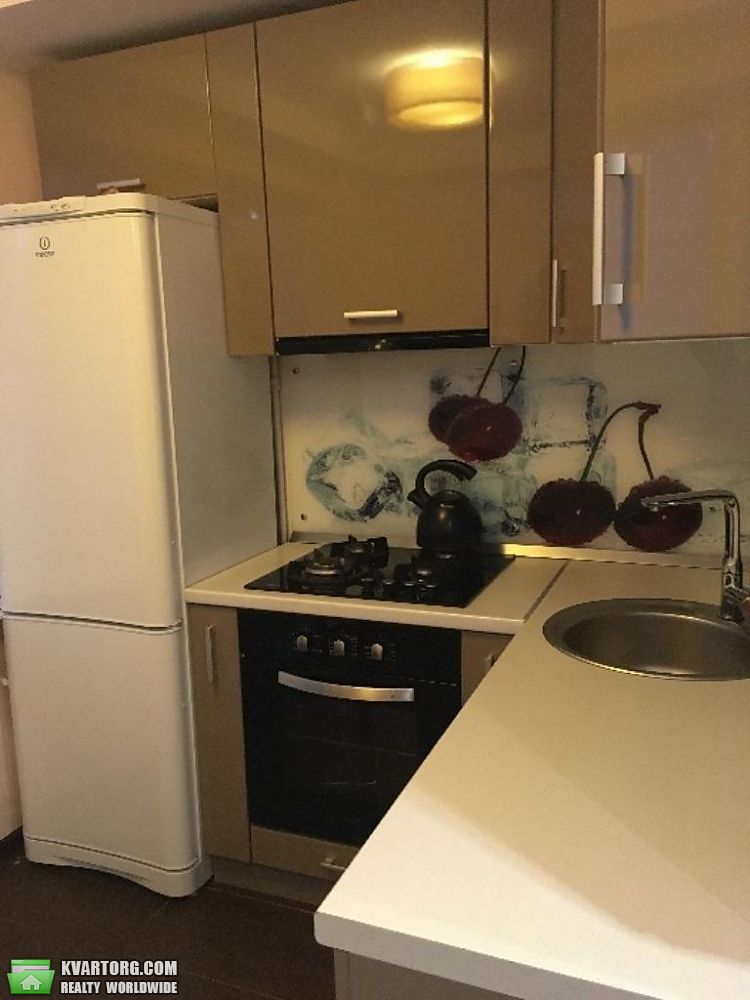 Rent out 3-room apartment. Киев,  Зодчих — photo 4