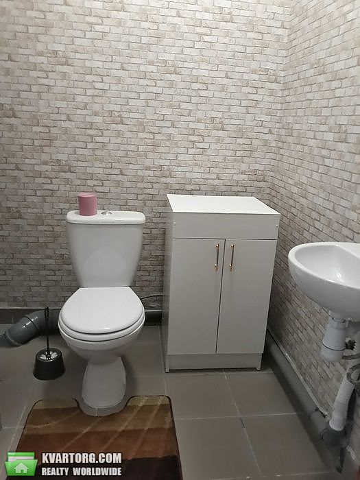 Rent out 2-room apartment. Киев,  Моторный пер — photo 6
