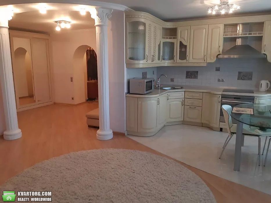 Rent out 3-room apartment. Киев,  Стадионная — photo 1
