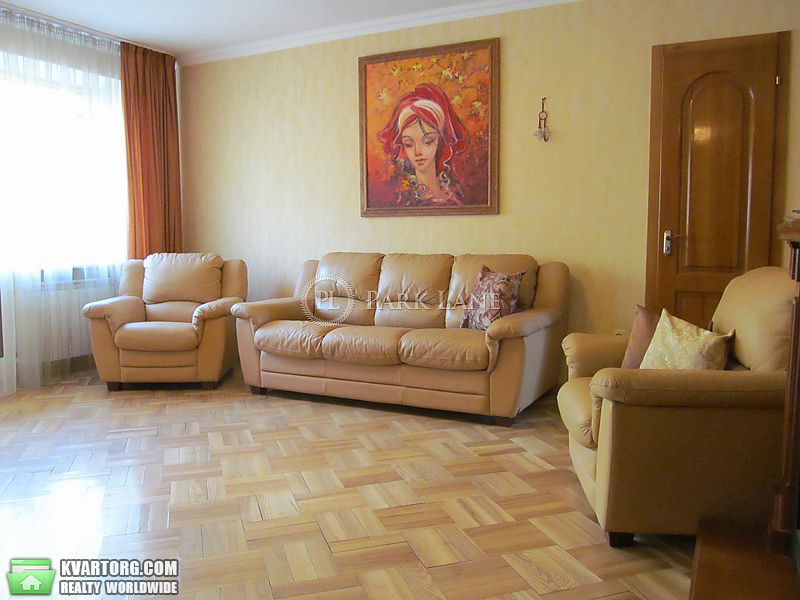 Rent out 2-room apartment. Киев,  Жилянская — photo 1
