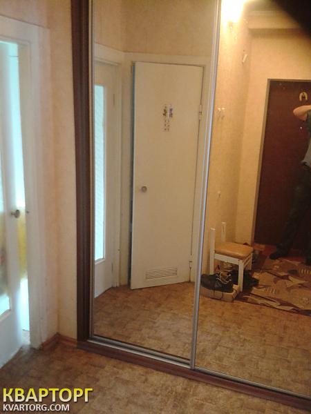 Rent out 1-room apartment. Киев, Жукова — photo 4