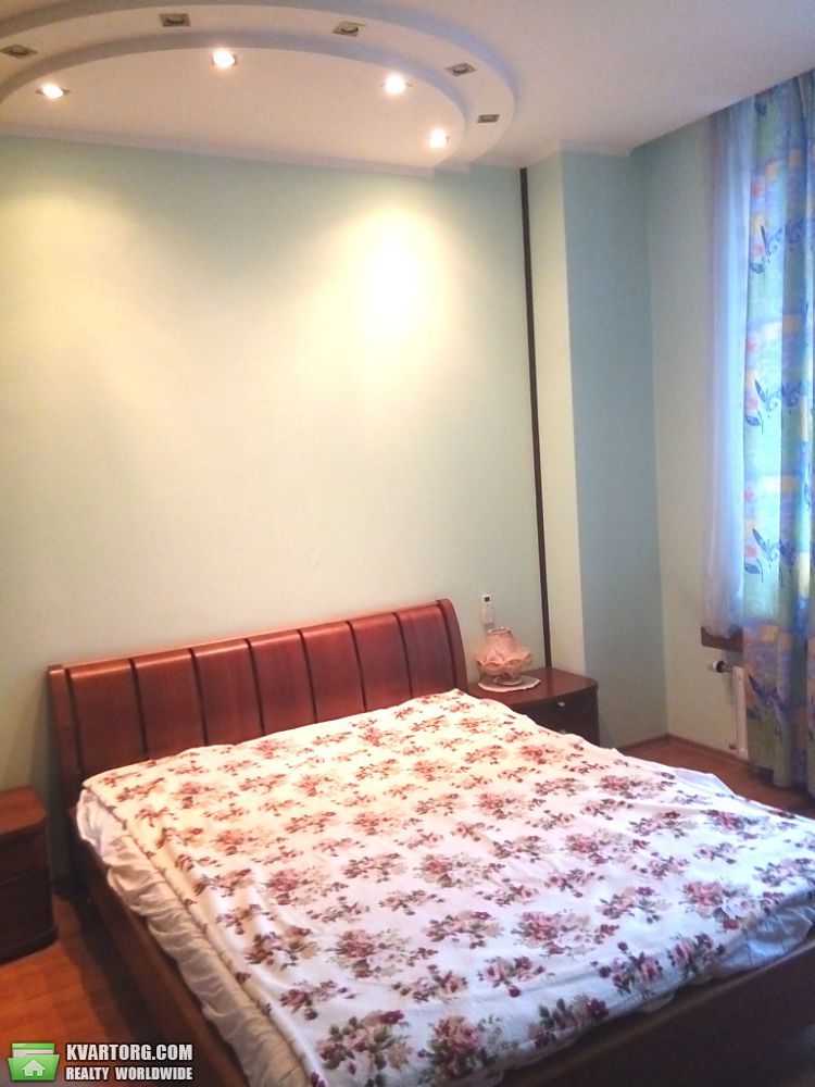 Rent out 2-room apartment. Киев,  Жилянская — photo 3