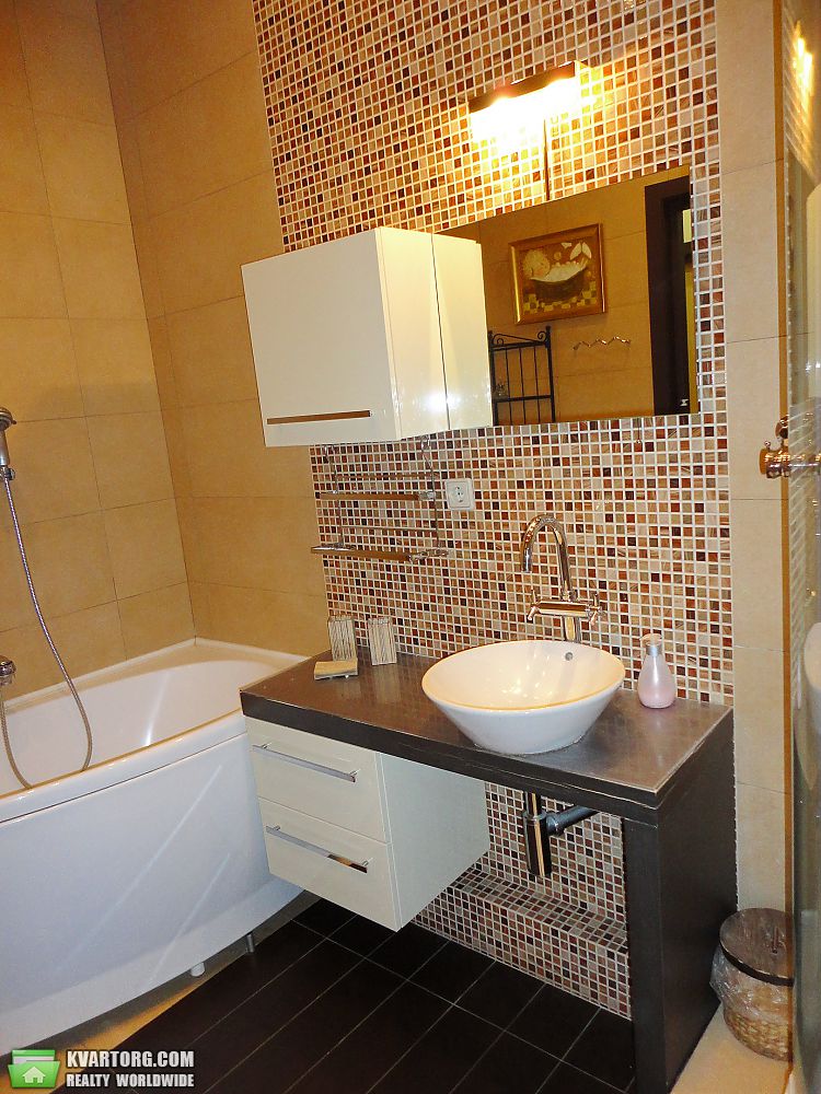 Rent out 3-room apartment. Киев,  Щорса — photo 5