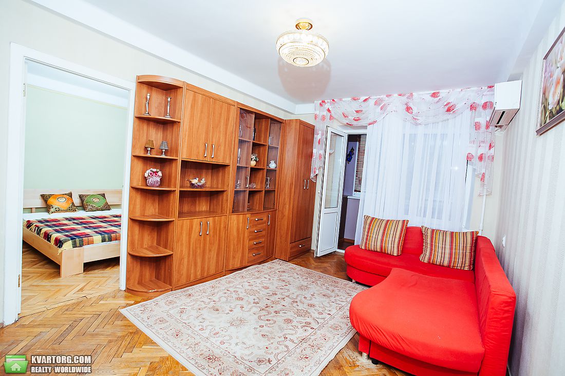 Rent out 2-room apartment. Киев,  Кловский спуск — photo 4