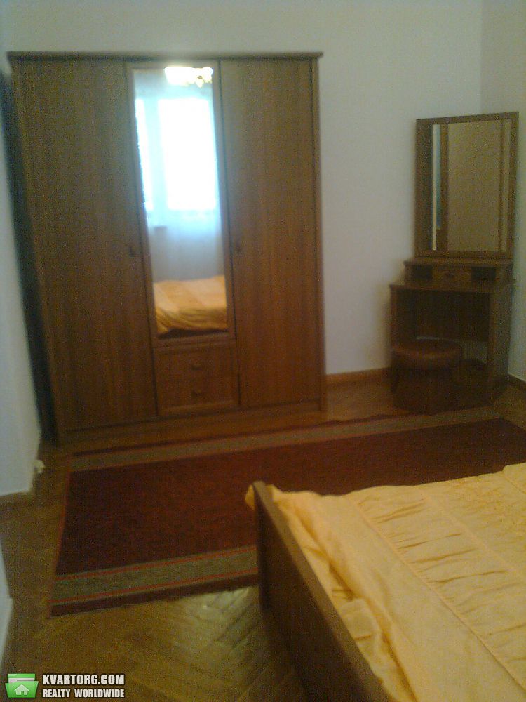 Rent out 2-room apartment. Киев,  Герцена — photo 1