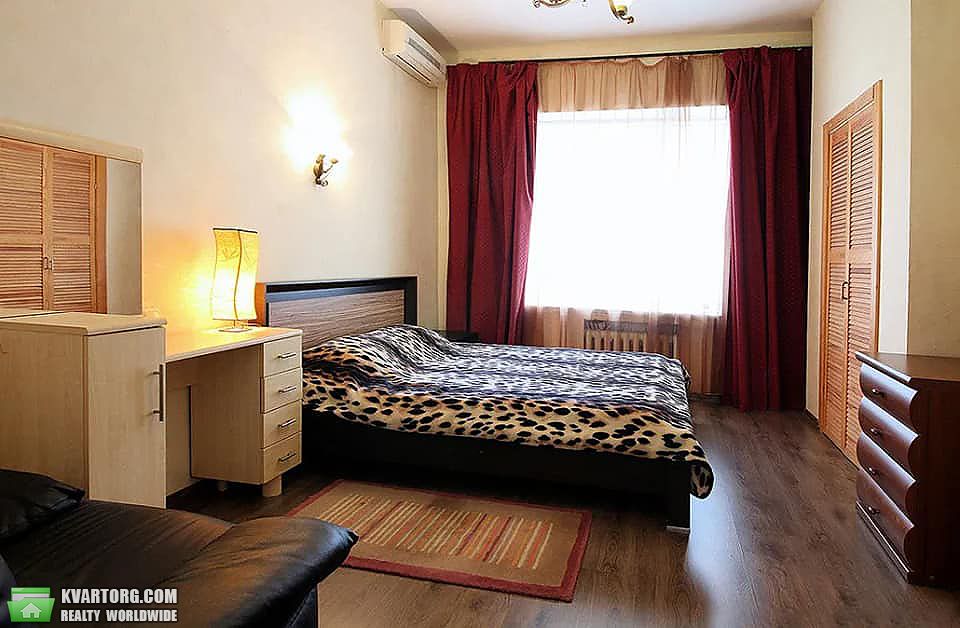 Rent out 2-room apartment. Киев,  Михайловский пер — photo 1