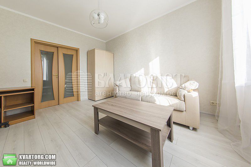 Rent out 2-room apartment. Киев,  Гоголевская — photo 2