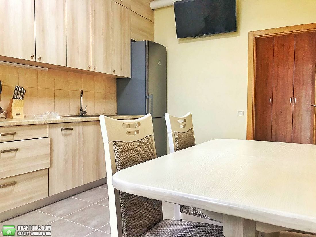 Rent out 2-room apartment. Киев, Саперное поле — photo 7