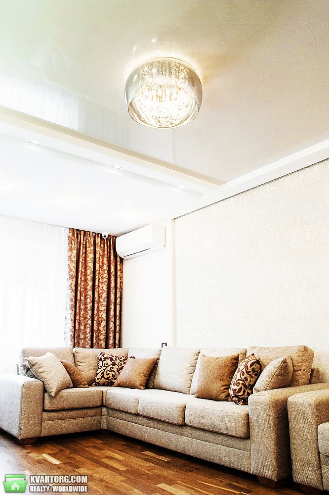 Rent out 2-room apartment. Киев,  Харьковское шоссе — photo 1