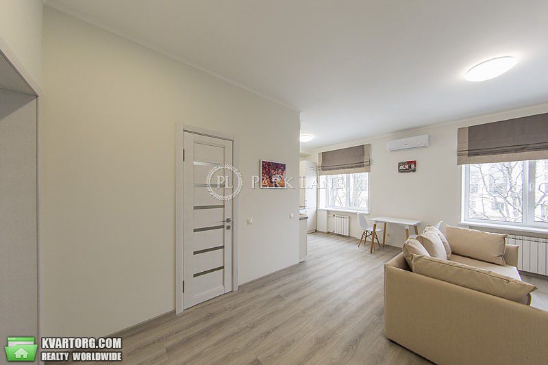 Rent out 2-room apartment. Киев,  Мазепы — photo 3