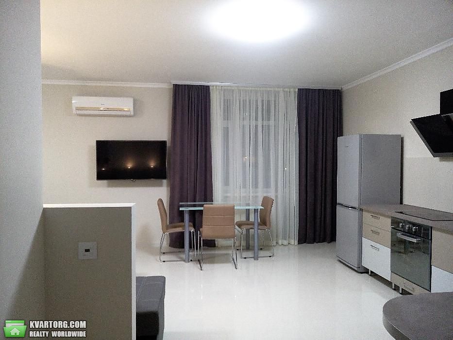 Rent out 2-room apartment. Киев,  Чавдар — photo 1