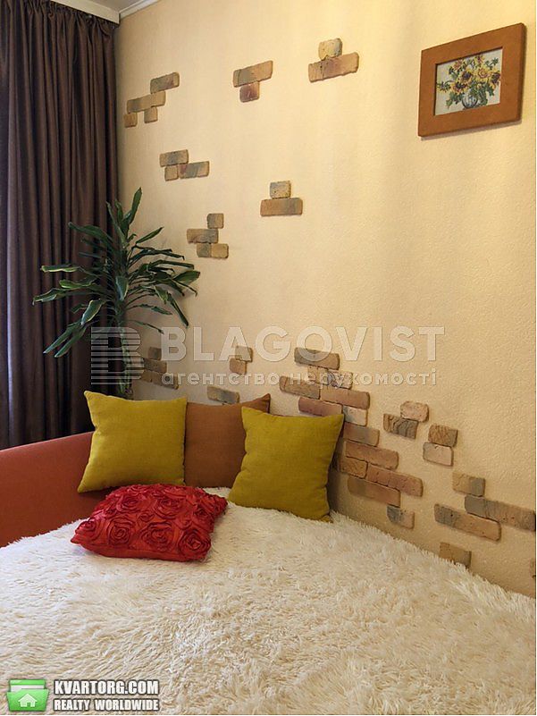 Rent out 1-room apartment. Киев,  Жилянская — photo 1