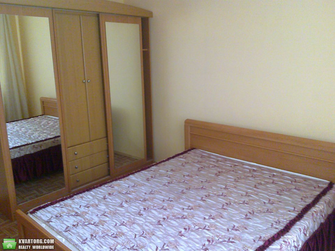 Rent out 2-room apartment. Киев,  Днепровская наб — photo 1