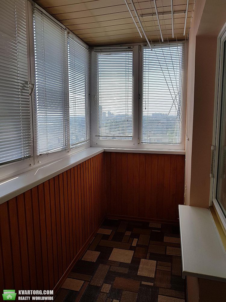 Rent out 3-room apartment. Киев,  Бажана — photo 3
