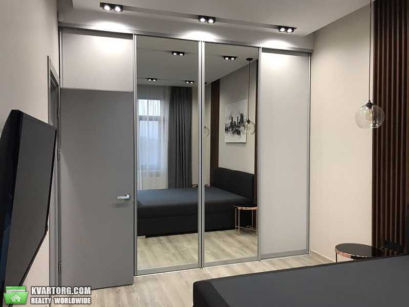 Rent out 2-room apartment. Киев,  Жилянская — photo 6