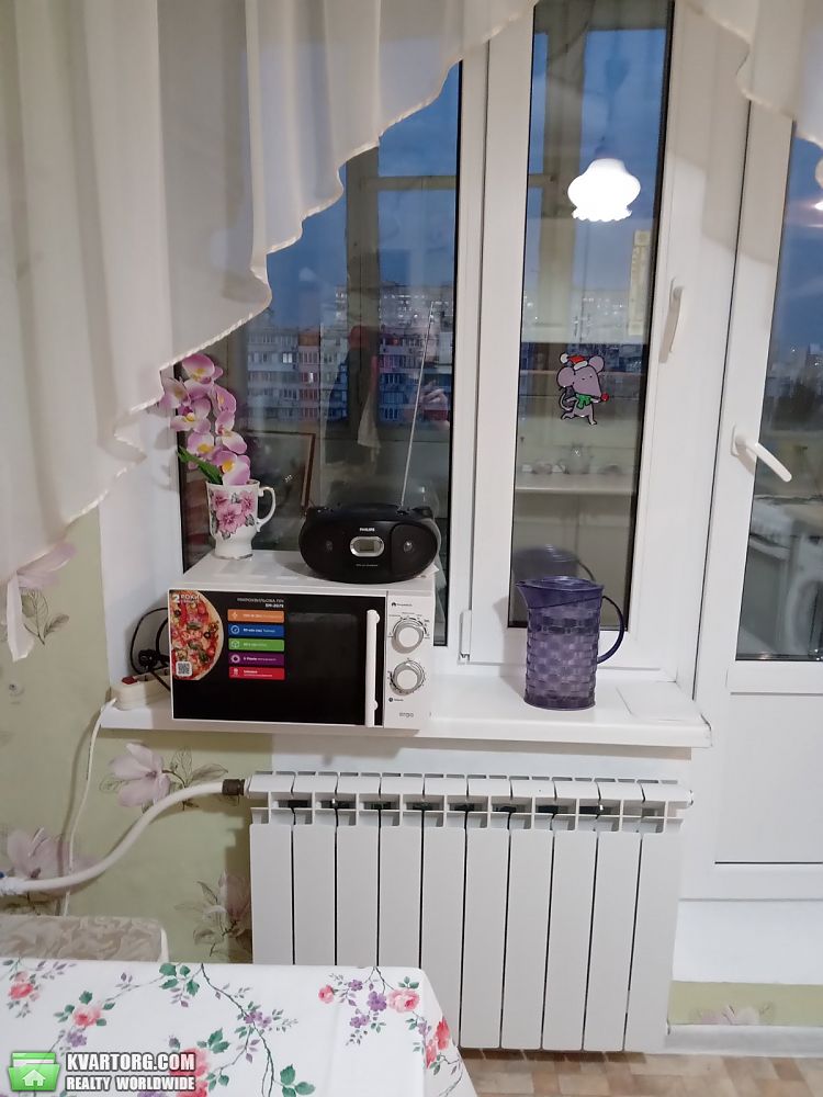 Rent out 2-room apartment. Киев,  Бучмы — photo 3