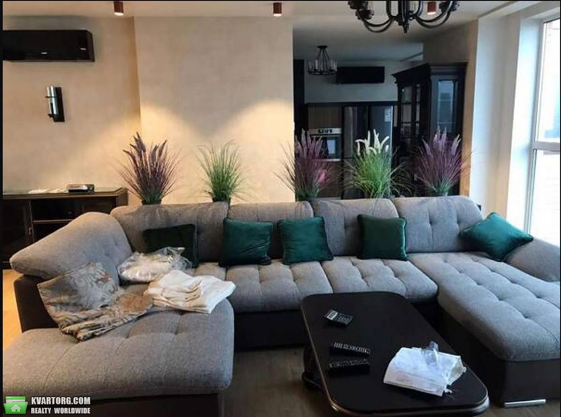 Rent out 4-room apartment. Киев, Деловая — photo 3