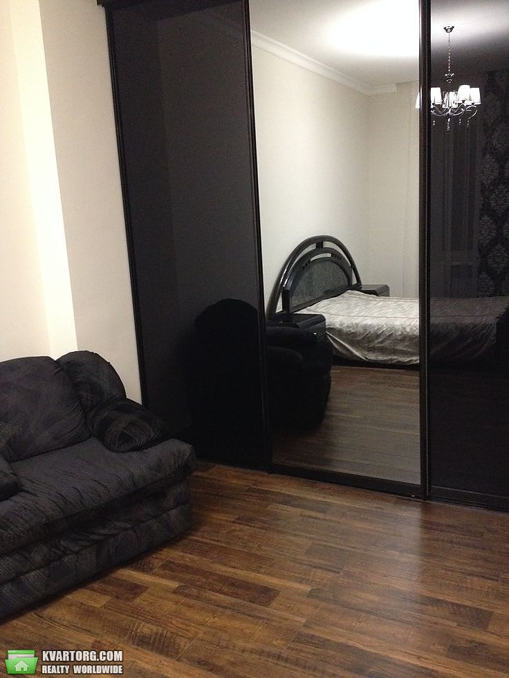 Rent out 2-room apartment. Днепропетровск, угол Серова и К.Маркса — photo 1