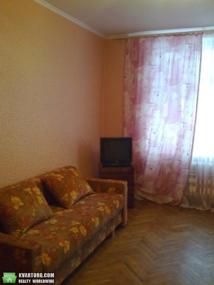 Rent out 2-room apartment. Киев, Соломенская — photo 1