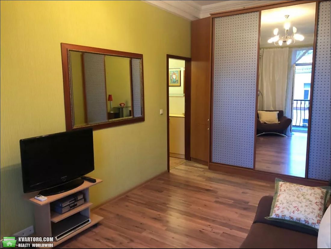 Rent out 2-room apartment. Киев,  Шелковичная — photo 4