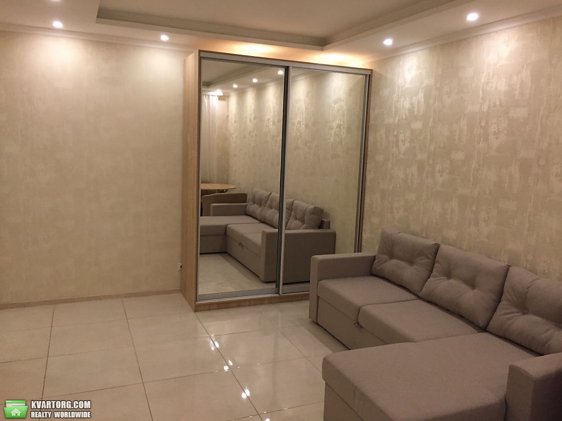 Rent out 1-room apartment. Киев,  Набережно-Луговая — photo 2