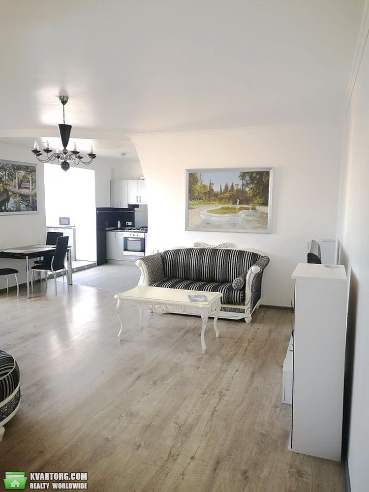 Sell 3-room apartment. Киев,  Шелковичная — photo 2
