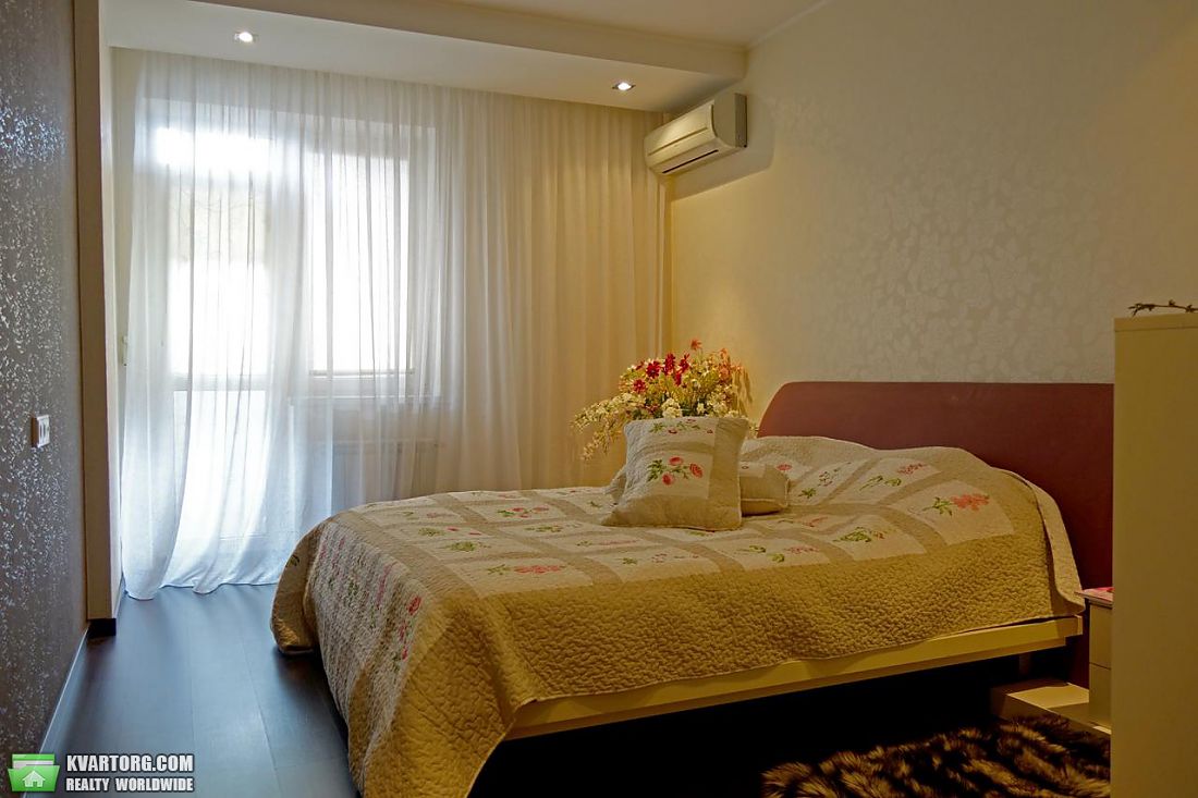 Rent out 3-room apartment. Киев,  Паньковская — photo 8