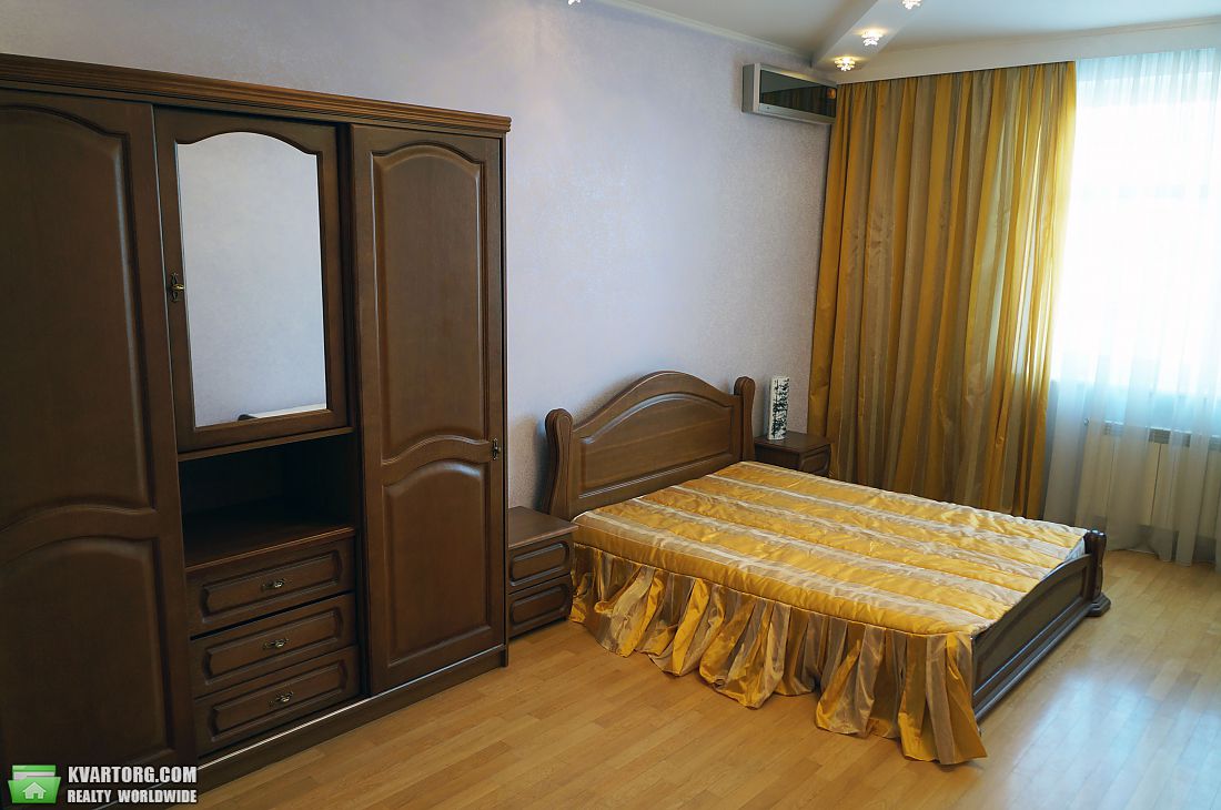 Rent out 4-room apartment. Киев,  Щорса — photo 3