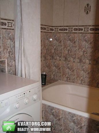Rent out 2-room apartment. Киев,  Уманская — photo 1