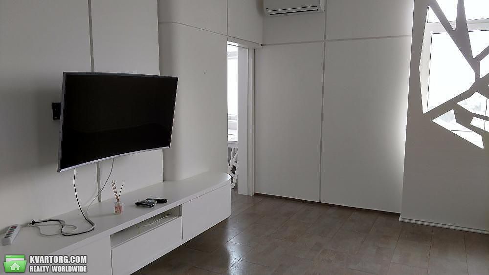 Rent out 3-room apartment. Киев,  Сечевых Стрельцов — photo 2