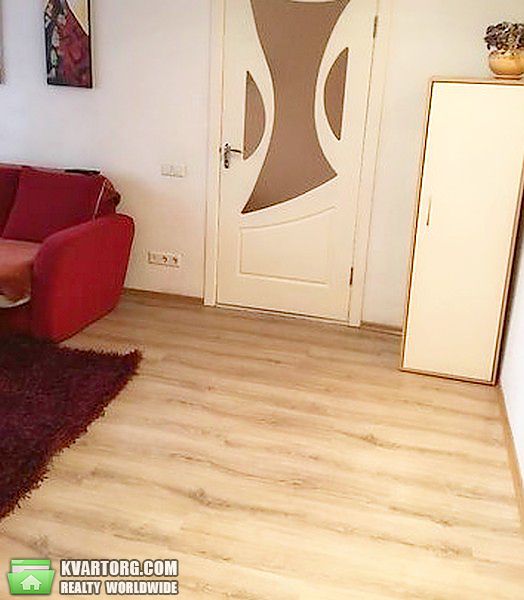 Rent out 2-room apartment. Киев,  Жилянская — photo 10