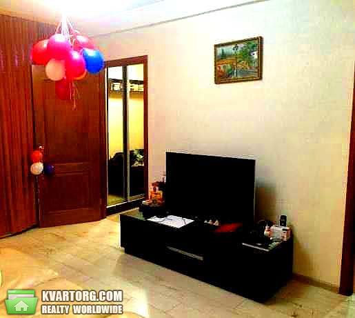 Sell 3-room apartment. Киев,  Метростроевская — photo 1