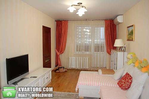 Rent out 2-room apartment. Киев,  Урловская — photo 1
