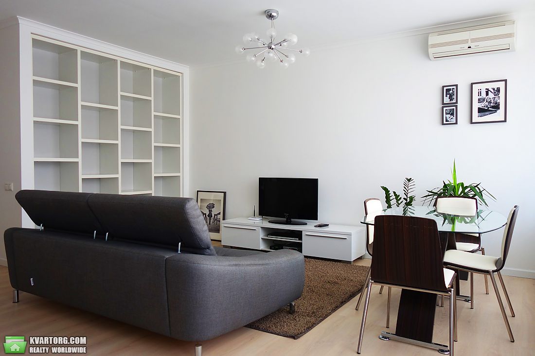 Rent out 3-room apartment. Киев,  Суворова — photo 1