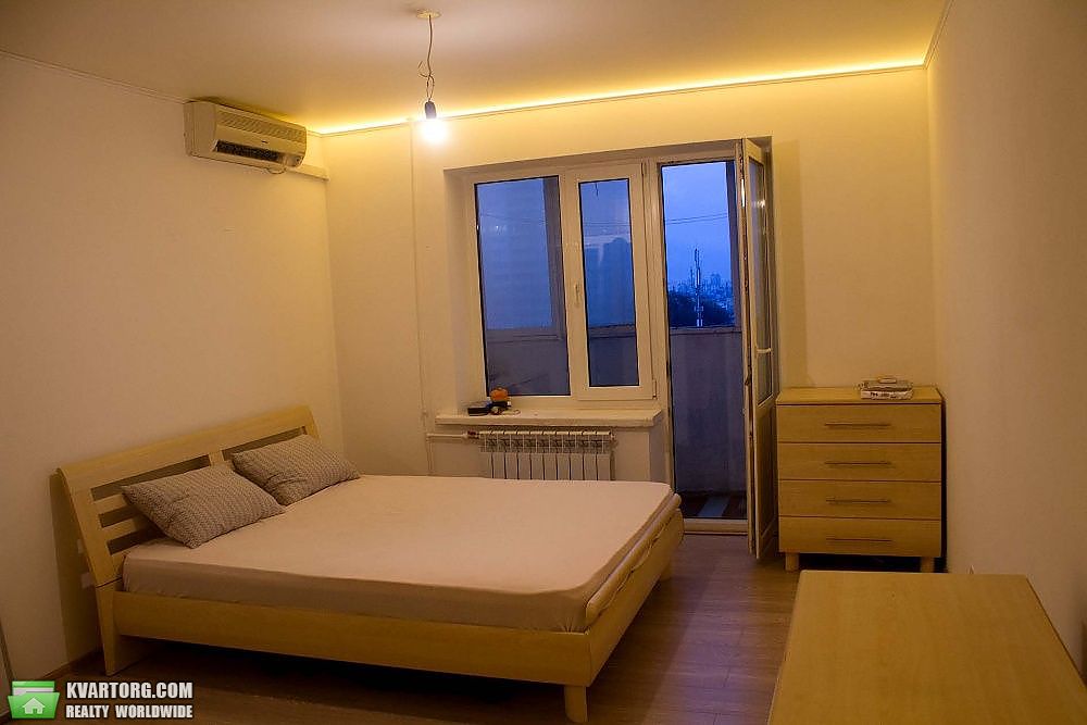 Sell 1-room apartment. Киев,  Новомостицкая — photo 1