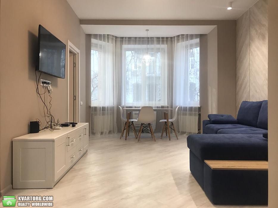 Rent out 2-room apartment. Киев,  Шелковичная — photo 1