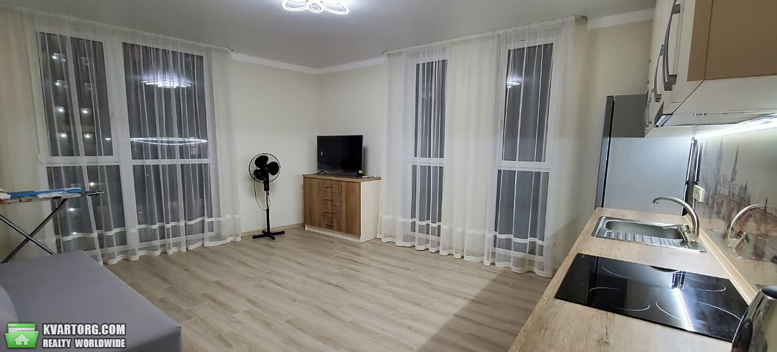 Rent out 3-room apartment. Киев,  Богдановская — photo 1