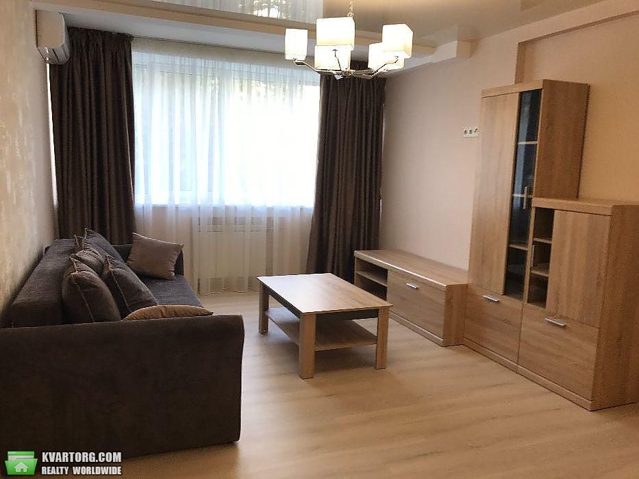 Rent out 2-room apartment. Киев,  Богдана Хмельницкого — photo 1