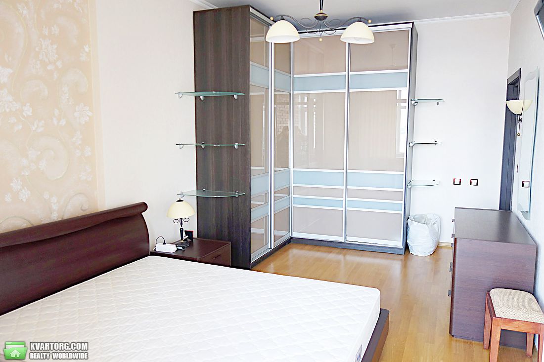 Rent out 2-room apartment. Киев, Леси Украинки бульв. — photo 4