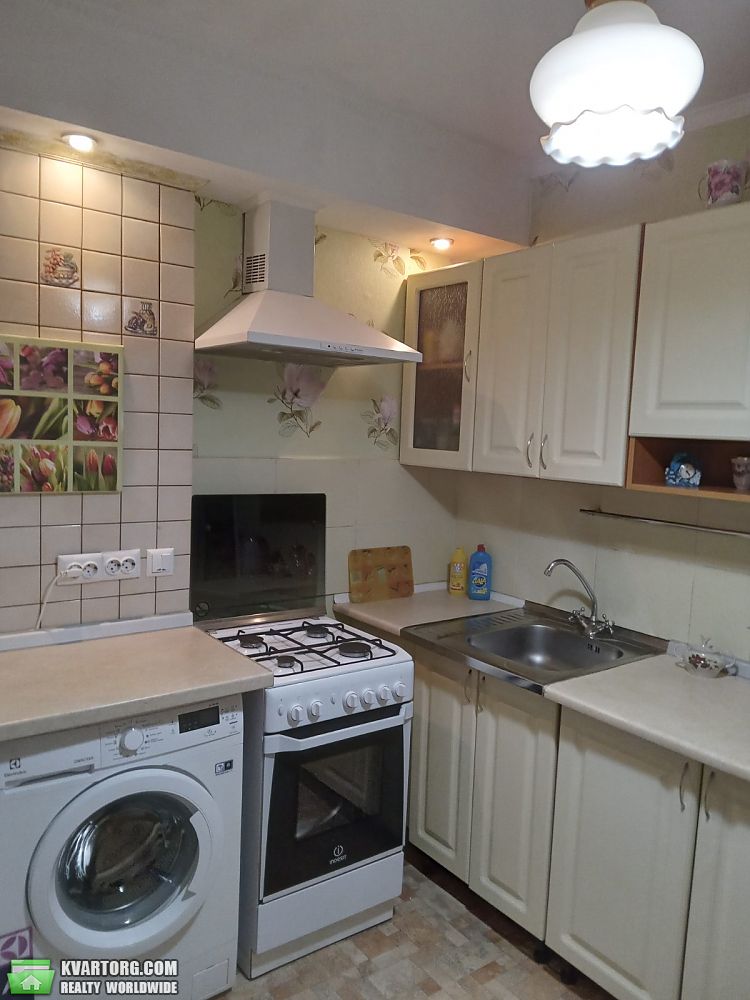 Rent out 2-room apartment. Киев,  Бучмы — photo 1