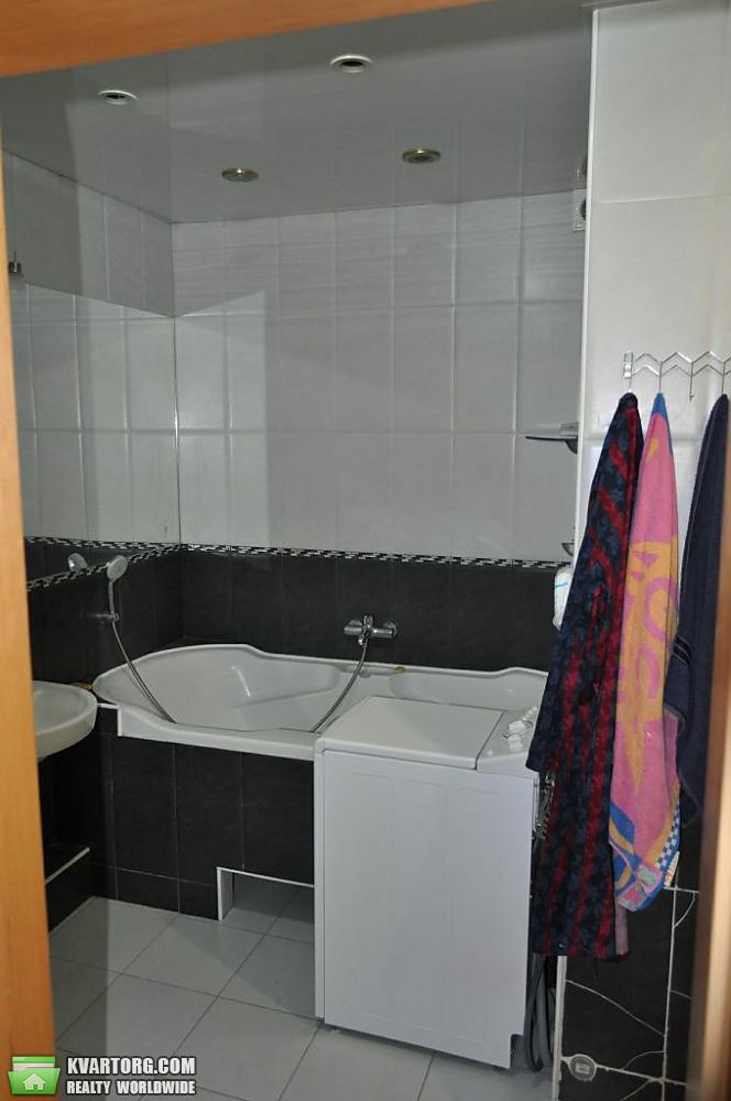 Rent out 3-room apartment. Киев,  Львовская — photo 8