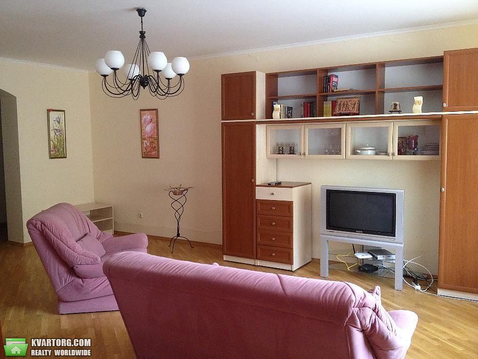 Rent out 3-room apartment. Киев,  Клиническая — photo 1