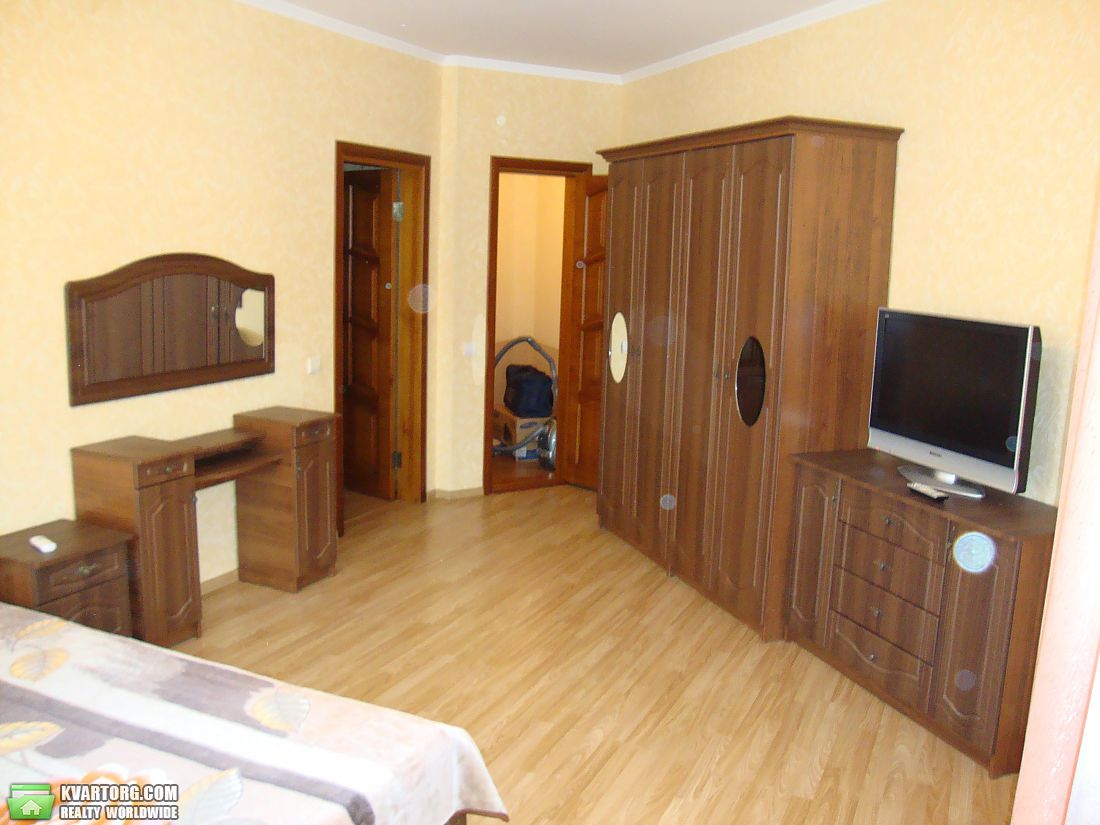 Rent out 2-room apartment. Киев,  Голосеевская — photo 2
