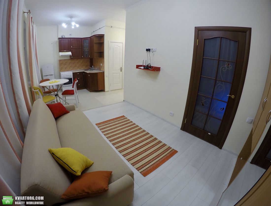 Rent out 1-room apartment. Киев,  Нагорная — photo 1
