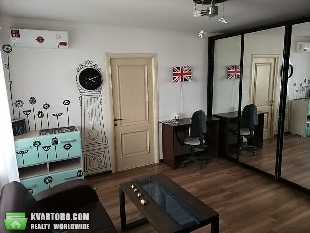 Rent out 3-room apartment. Киев,  Почайнинская — photo 2